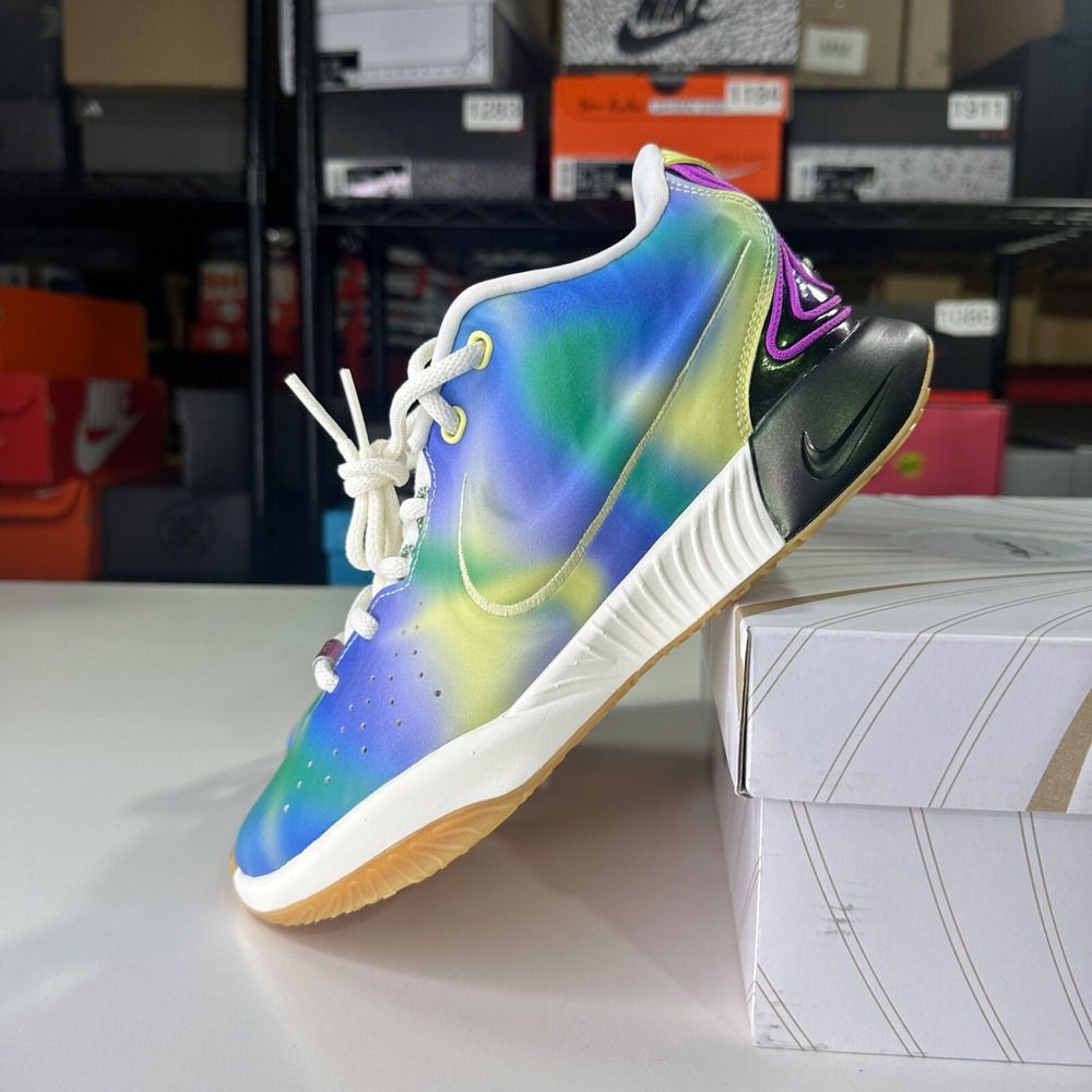 Nike Lebron 21 SE Movie Night Kids Size 5.5Y/Womens 7 Luminous Green FN4305-900